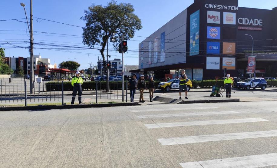 AÇÃO NAS CANALETAS DE ÔNIBUS