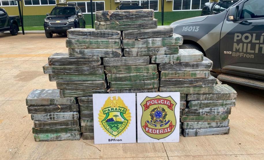 Foram encontrados e apreendidos aproximadamente 469,5 kg de maconha