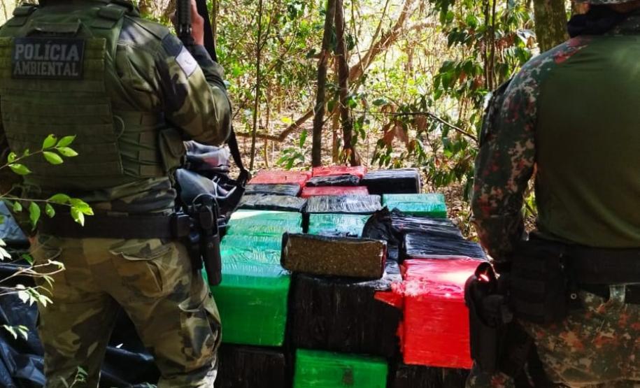 A ação, que faz parte da Operação Protetor das Divisas e Fronteiras, resultou na interceptação de 933,85 quilos de maconha