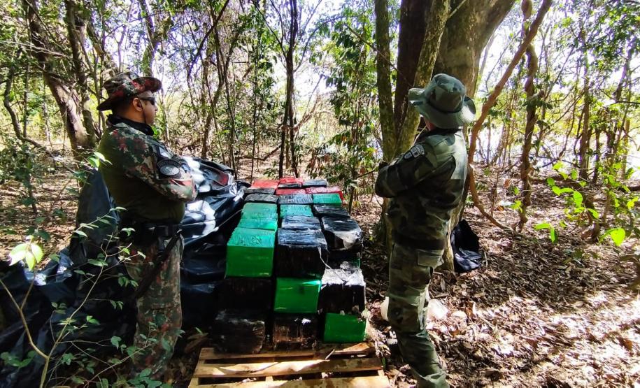 A ação, que faz parte da Operação Protetor das Divisas e Fronteiras, resultou na interceptação de 933,85 quilos de maconha