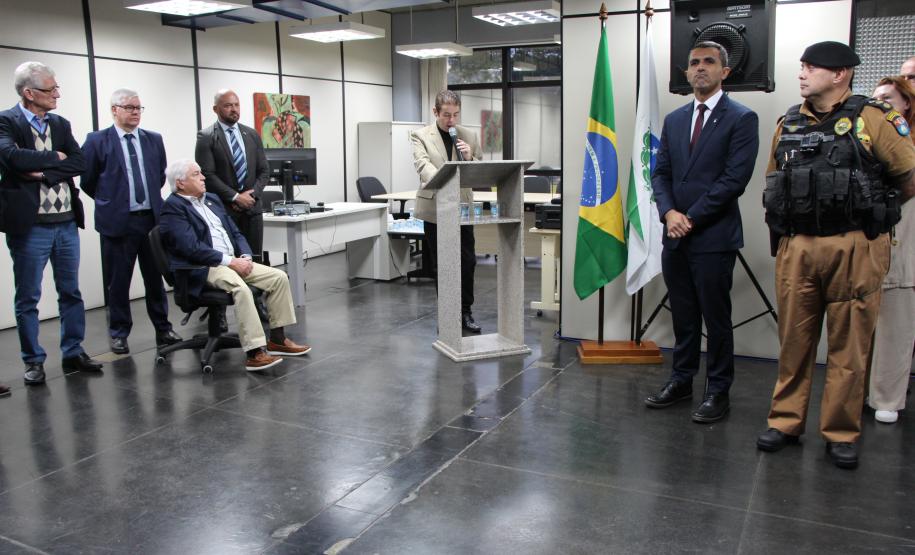 Os visitantes têm a chance de ver de perto documentos históricos