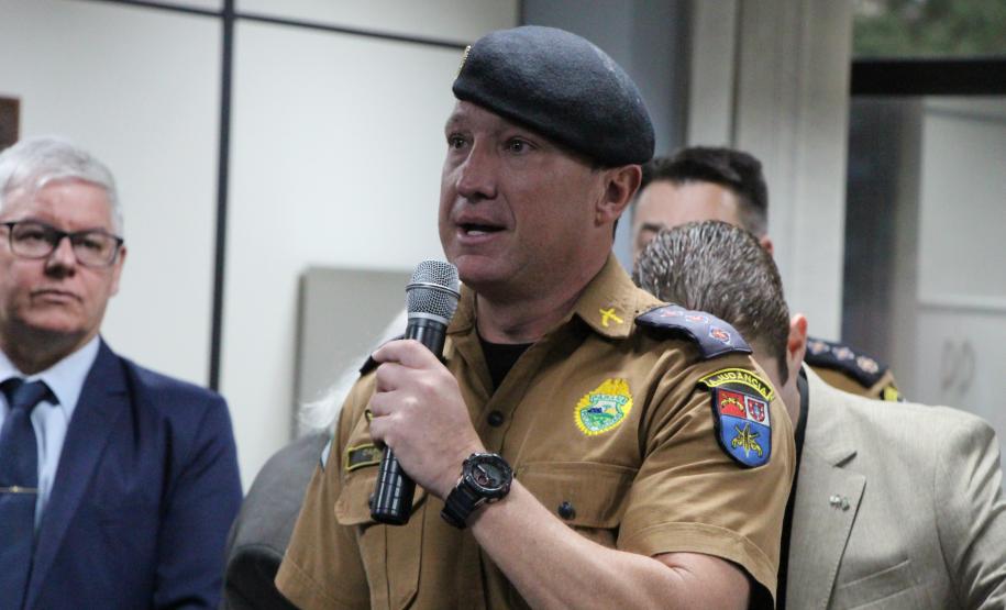 Os visitantes têm a chance de ver de perto documentos históricos