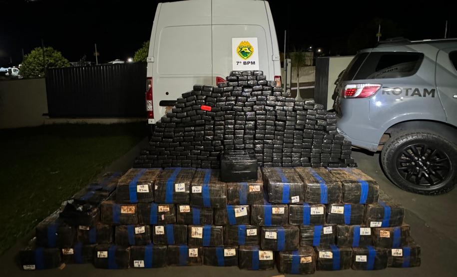 A droga pesou, ao todo, 910 quilogramas