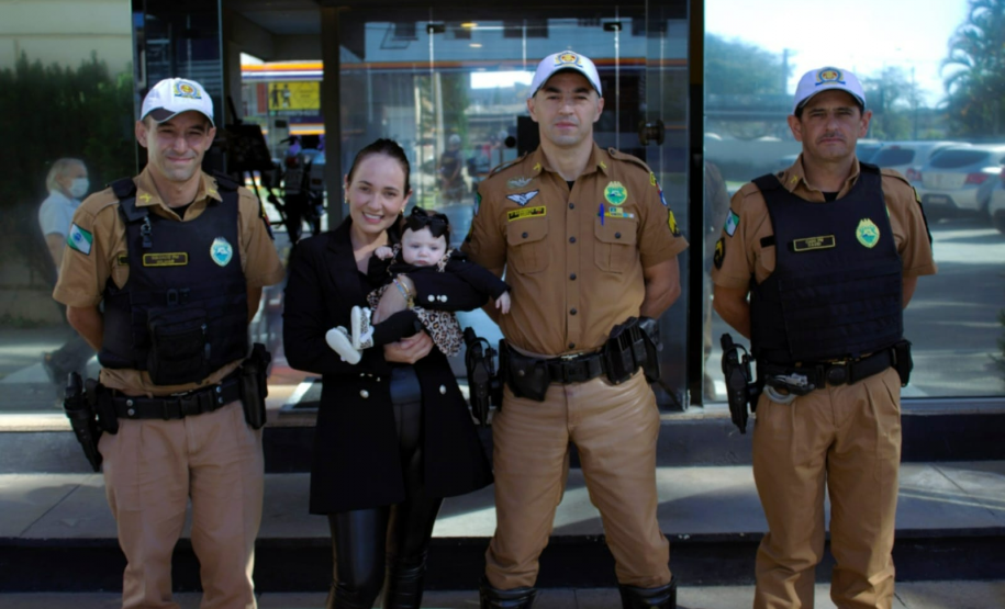 BPTRAN RECEBE VISITA DE RECÉM-NASCIDO SALVA POR POLICIAIS