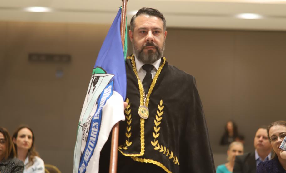 O evento contou com a presença de diversas autoridades civis e militares, além de amigos e familiares dos membros da academia