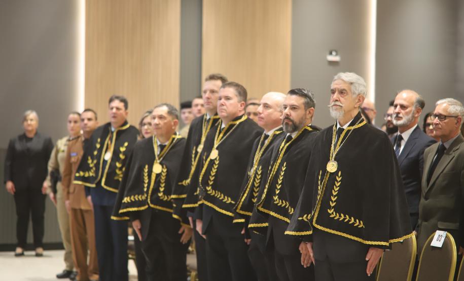 O evento contou com a presença de diversas autoridades civis e militares, além de amigos e familiares dos membros da academia