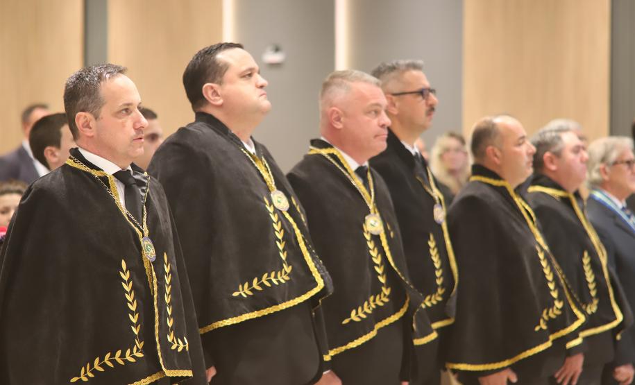 O evento contou com a presença de diversas autoridades civis e militares, além de amigos e familiares dos membros da academia