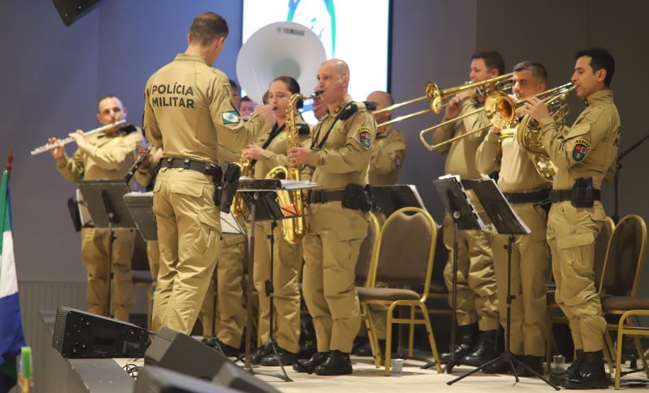 O evento contou com a presença de diversas autoridades civis e militares, além de amigos e familiares dos membros da academia