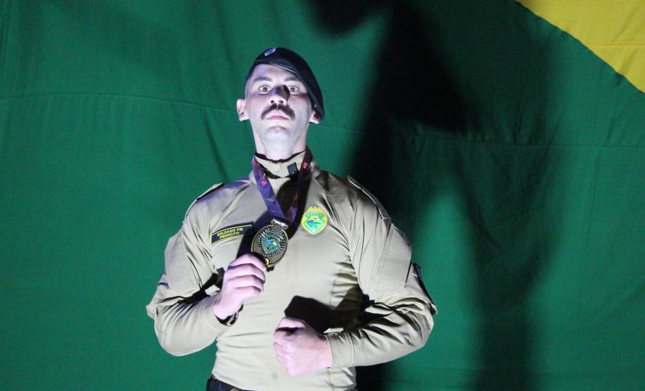 O evento contou com categorias diversificadas, incluindo masculino, feminino, militares, Pessoas com Deficiência (PCDs) e até mesmo uma categoria Kids