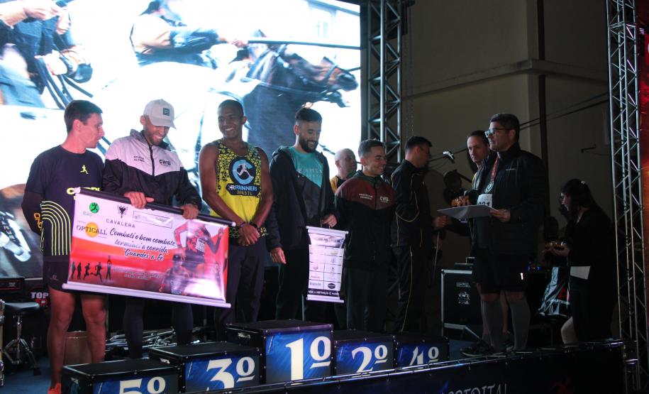 O evento contou com categorias diversificadas, incluindo masculino, feminino, militares, Pessoas com Deficiência (PCDs) e até mesmo uma categoria Kids