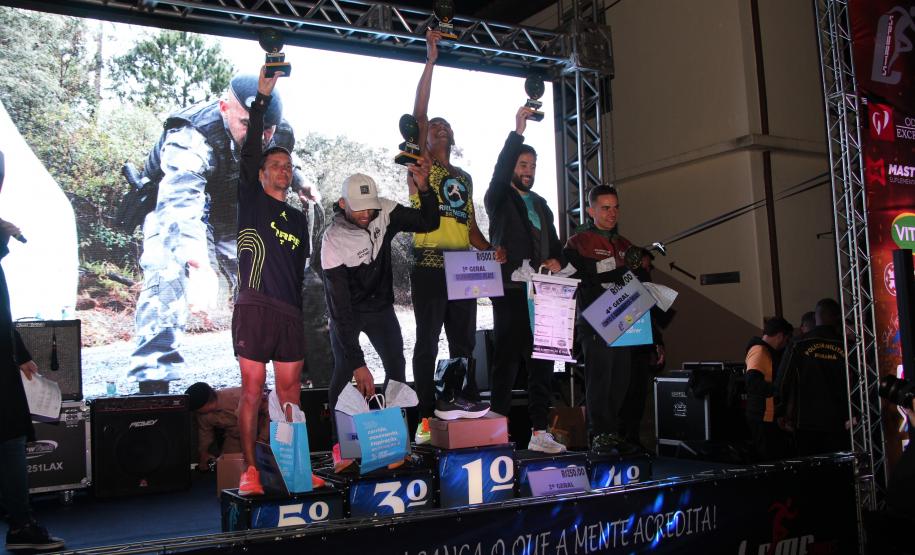 O evento contou com categorias diversificadas, incluindo masculino, feminino, militares, Pessoas com Deficiência (PCDs) e até mesmo uma categoria Kids