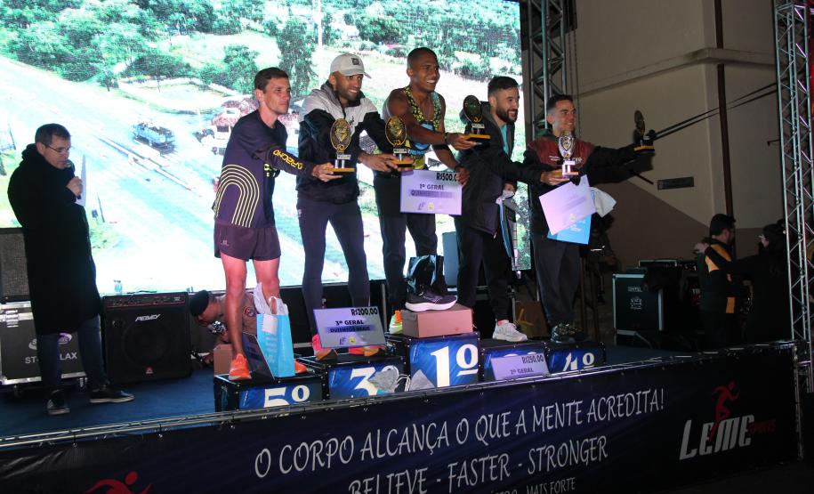 O evento contou com categorias diversificadas, incluindo masculino, feminino, militares, Pessoas com Deficiência (PCDs) e até mesmo uma categoria Kids