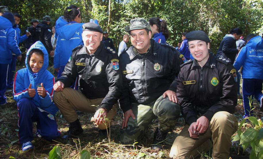 O plantio na Grande Reserva Mata Atlântica, não poderia ser mais simbólica