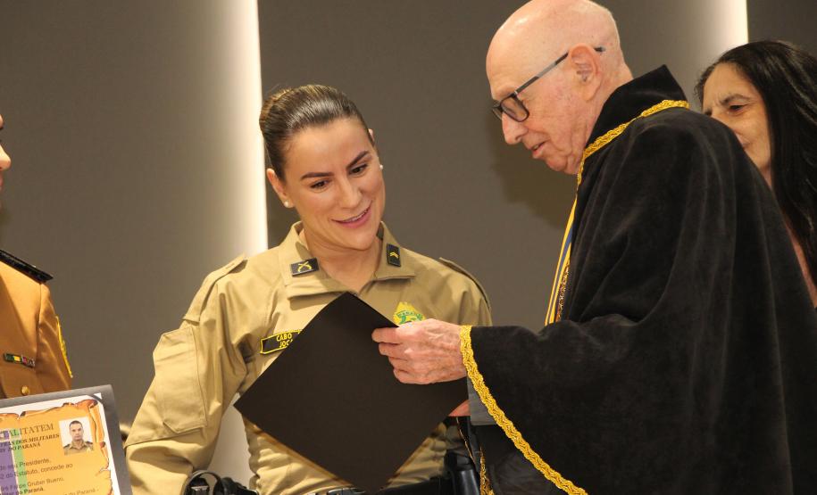O evento contou com a presença de diversas autoridades civis e militares, além de amigos e familiares dos membros da academia