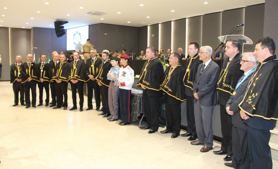 O evento contou com a presença de diversas autoridades civis e militares, além de amigos e familiares dos membros da academia