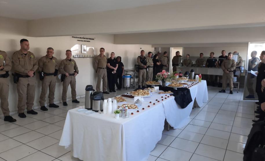 Café dos aniversáriantes e Policial destaque do mês