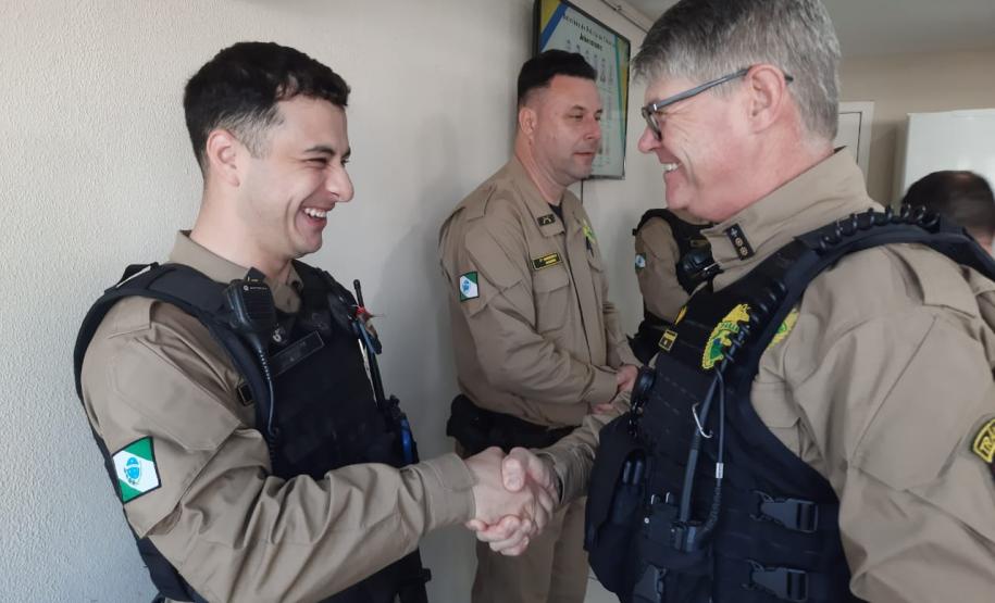 Café dos aniversáriantes e Policial destaque do mês