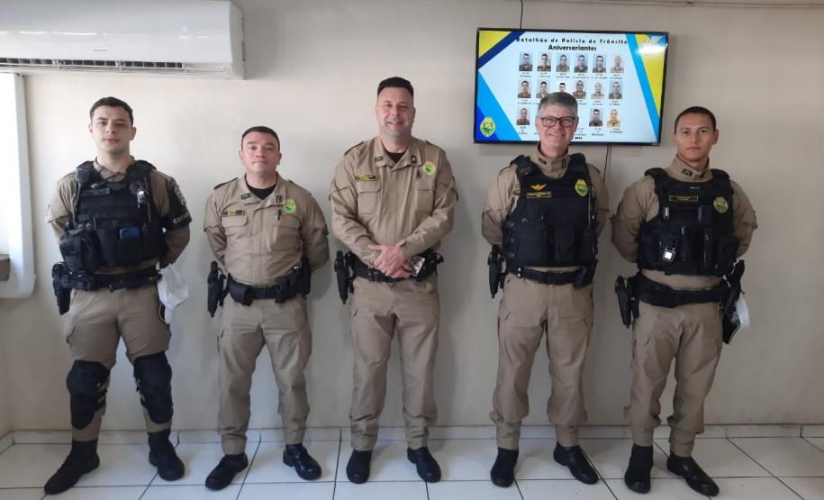 Café dos aniversáriantes e Policial destaque do mês