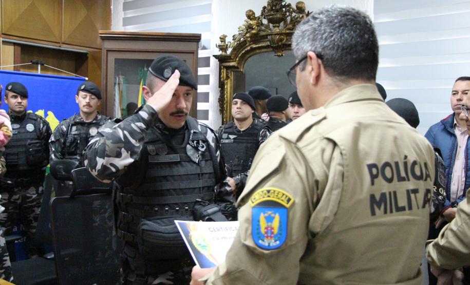 Polícia Militar do Paraná homenageia policiais do BPRONE por ação em Palmas