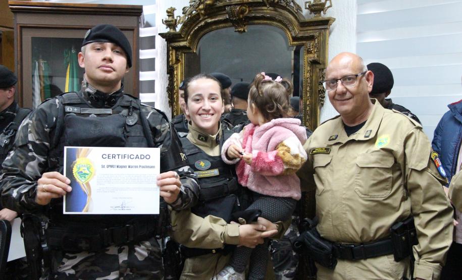Polícia Militar do Paraná homenageia policiais do BPRONE por ação em Palmas