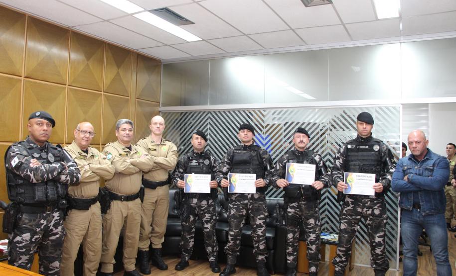 Polícia Militar do Paraná homenageia policiais do BPRONE por ação em Palmas