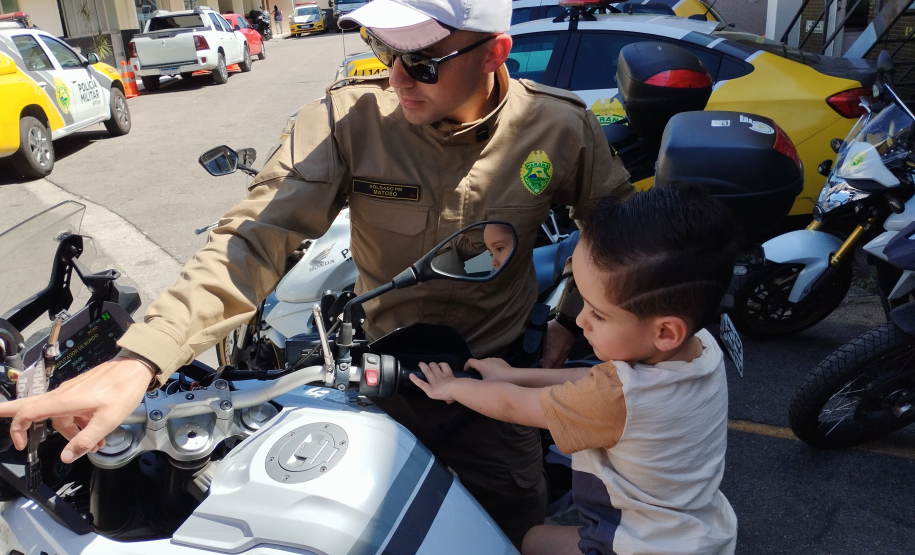 VISITA ESPECIAL AO BATALHÃO DE POLÍCIA DE TRÂNSITO