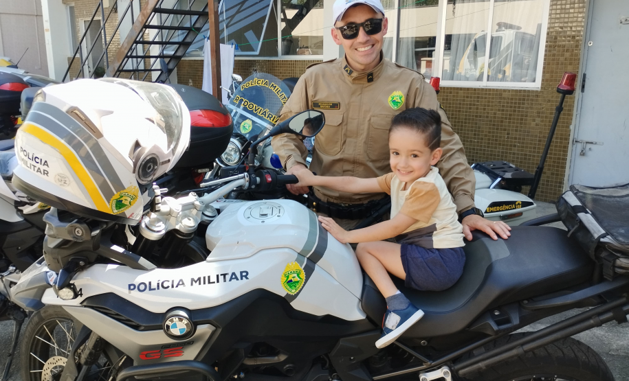 VISITA ESPECIAL AO BATALHÃO DE POLÍCIA DE TRÂNSITO