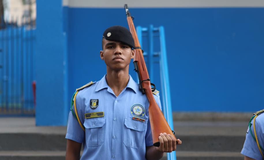 Comandante-geral da PMPR visita 4º Colégio da PM em Maringá
