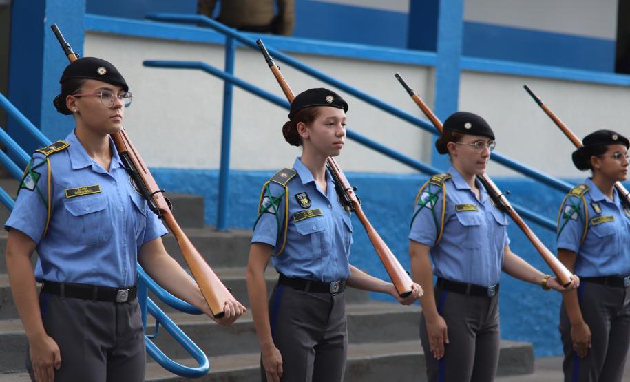 Comandante-geral da PMPR visita 4º Colégio da PM em Maringá