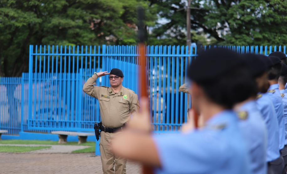Comandante-geral da PMPR visita 4º Colégio da PM em Maringá