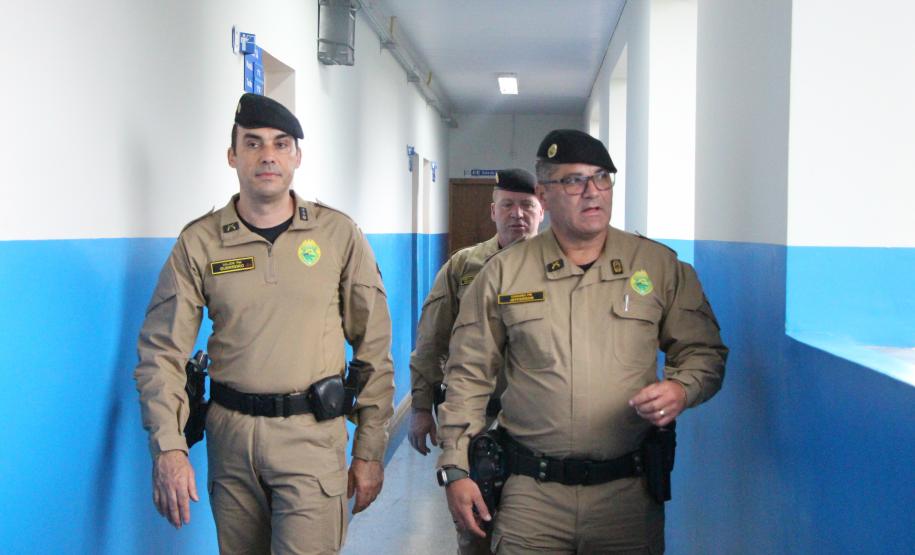 Comandante-geral da PMPR visita 4º Colégio da PM em Maringá