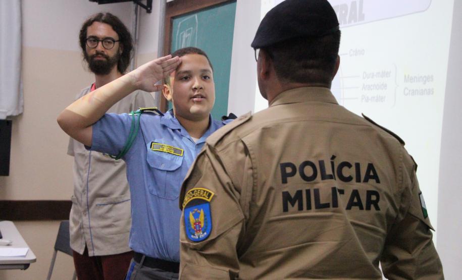Comandante-geral da PMPR visita 4º Colégio da PM em Maringá