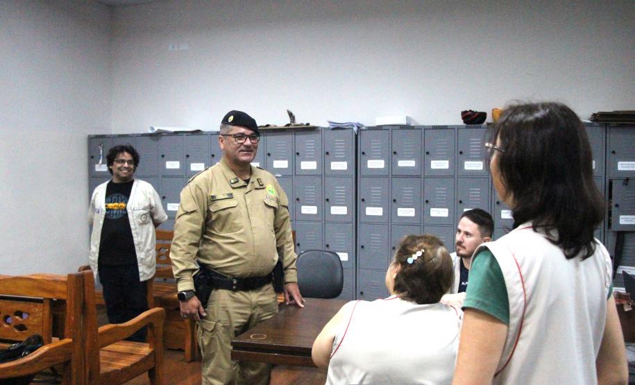 Comandante-geral da PMPR visita 4º Colégio da PM em Maringá
