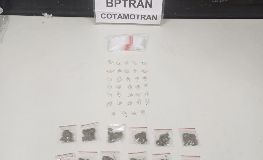BPTRAN REALIZA ACOMPANHMENTO TÁTICO E APREENDE DROGAS DURANTE BLITZ