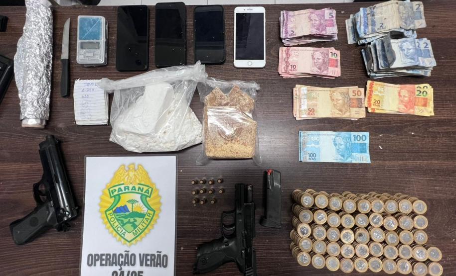 Além do homem maior de idade, que foi preso, uma adolescente foi apreendida na mesma ação