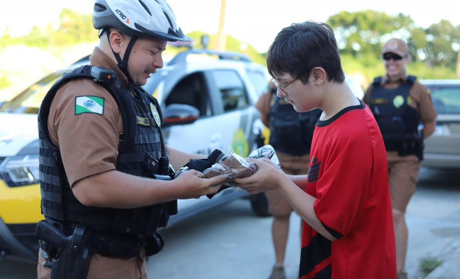 Fã mirim da PMPR ganha festa especial