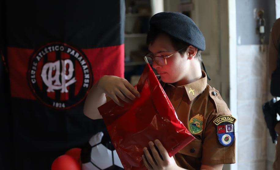 Fã mirim da PMPR ganha festa especial