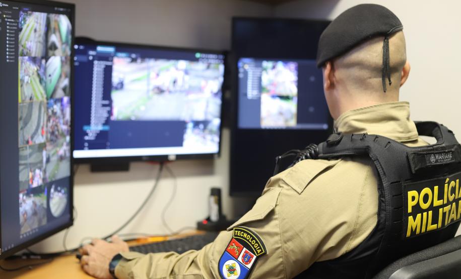 O policiamento ostensivo esteve presente nos locais de maior movimento, como praias, praças e eventos públicos, garantindo a segurança durante os shows e queima de fogos.