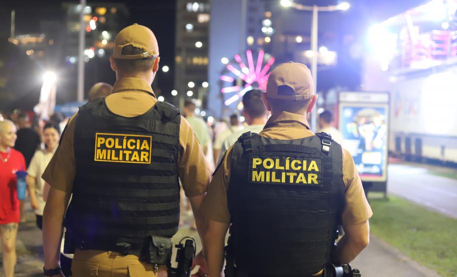 O policiamento ostensivo esteve presente nos locais de maior movimento, como praias, praças e eventos públicos, garantindo a segurança durante os shows e queima de fogos.