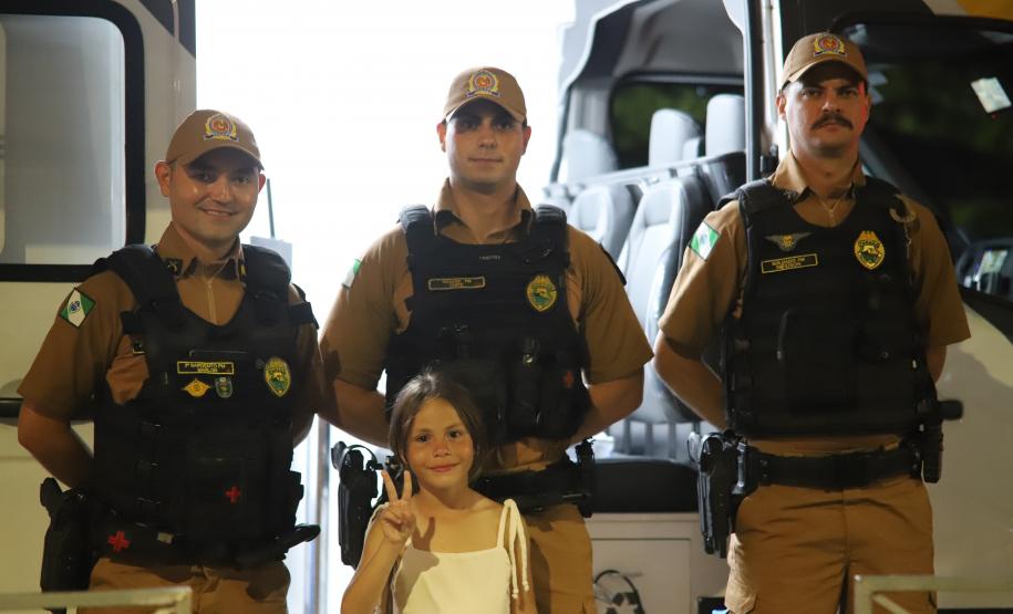 O policiamento ostensivo esteve presente nos locais de maior movimento, como praias, praças e eventos públicos, garantindo a segurança durante os shows e queima de fogos.