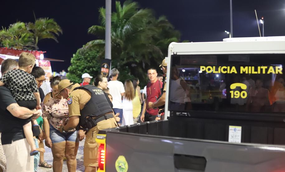 O policiamento ostensivo esteve presente nos locais de maior movimento, como praias, praças e eventos públicos, garantindo a segurança durante os shows e queima de fogos.