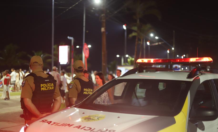 O policiamento ostensivo esteve presente nos locais de maior movimento, como praias, praças e eventos públicos, garantindo a segurança durante os shows e queima de fogos.