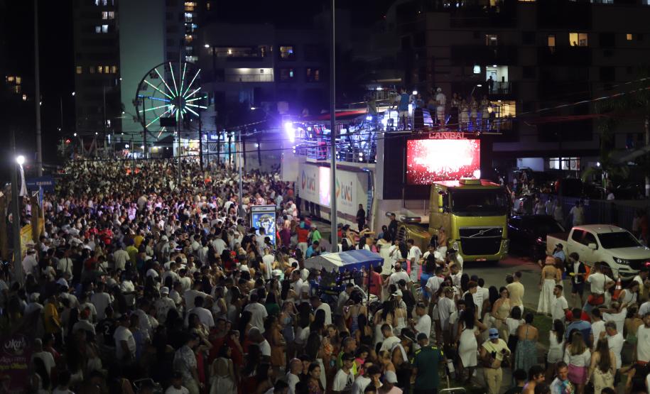 O policiamento ostensivo esteve presente nos locais de maior movimento, como praias, praças e eventos públicos, garantindo a segurança durante os shows e queima de fogos.