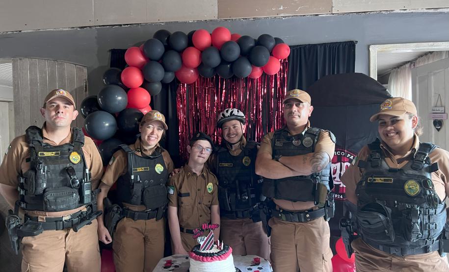Fã mirim da PMPR ganha festa especial