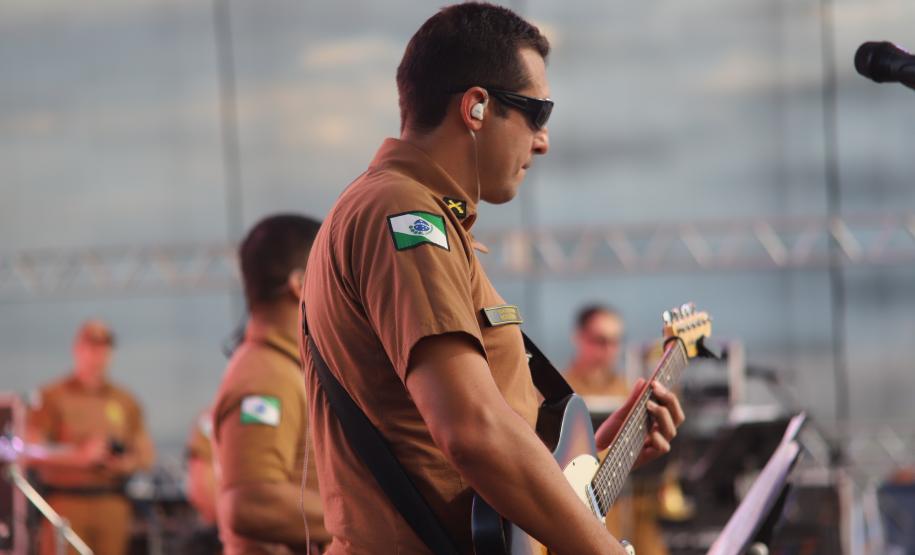 Banda da Polícia Militar do Paraná (PMPR) se apresentou no Palco Sunset