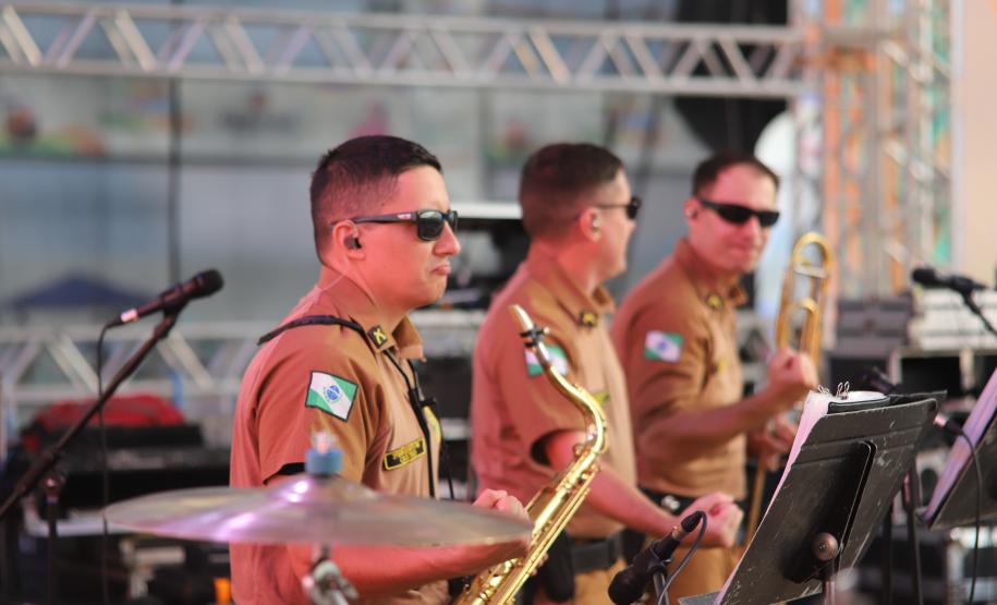Banda da Polícia Militar do Paraná (PMPR) se apresentou no Palco Sunset
