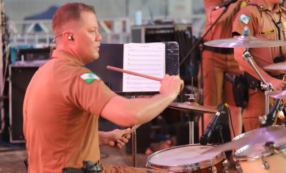 Banda da Polícia Militar do Paraná (PMPR) se apresentou no Palco Sunset