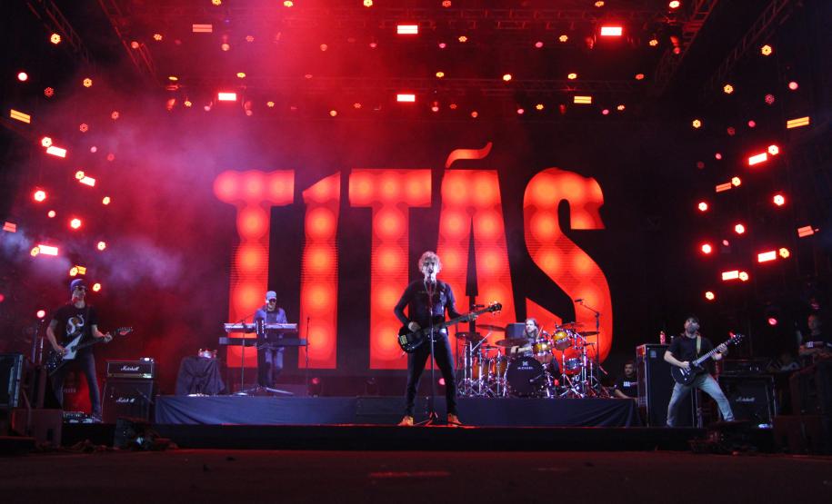 TITÃS