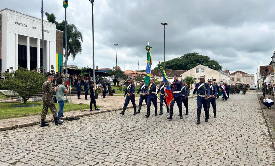 PMPR participa de solenidade alusiva aos 131 anos do Cerco da Lapa
