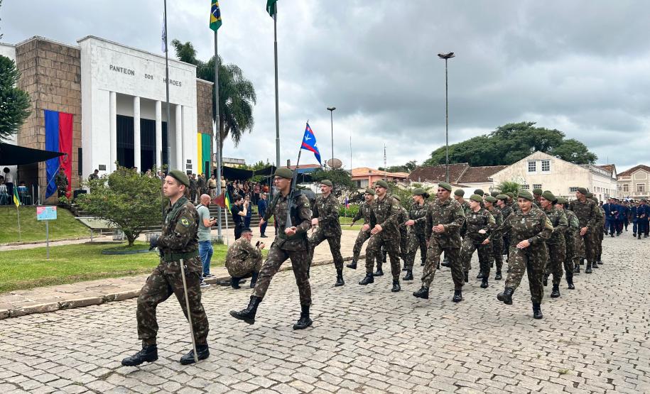 PMPR participa de solenidade alusiva aos 131 anos do Cerco da Lapa